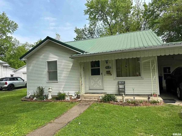 103 W Spani St, Benton, IL 62812