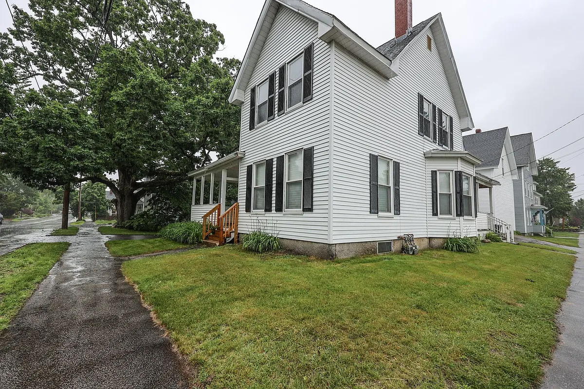 Building Photo - 736 Maple St #2