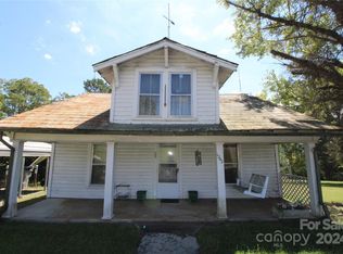 1242 Fairview Dr SW, Lenoir, NC 28645