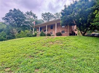 2141 Queen Rd, Clendenin, WV 25045