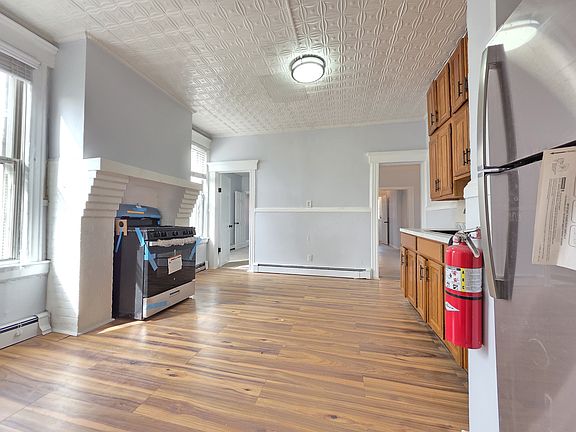 3rd image of 8 Lincoln Ave Floor 1