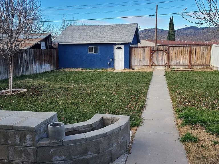 507 E F St — Photo 4