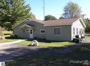 8608 S Coolidge Ave, Farwell, MI 48622
