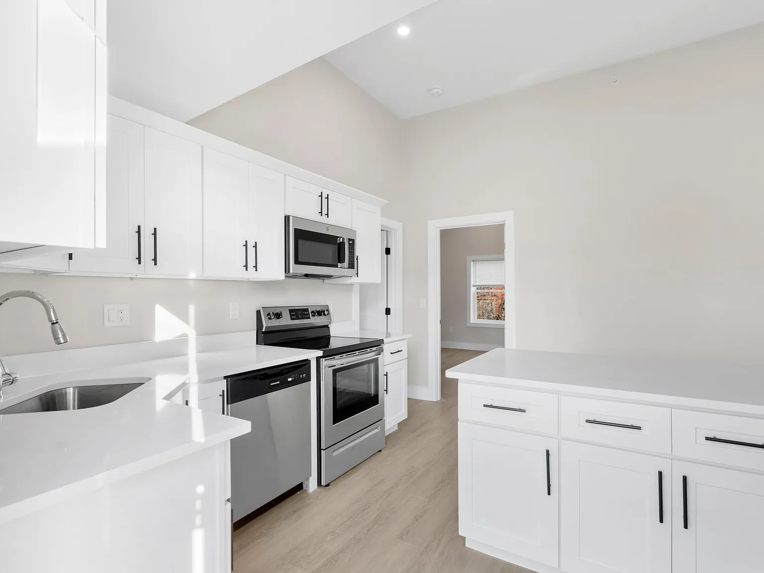 135 Harrishof St — Photo 3