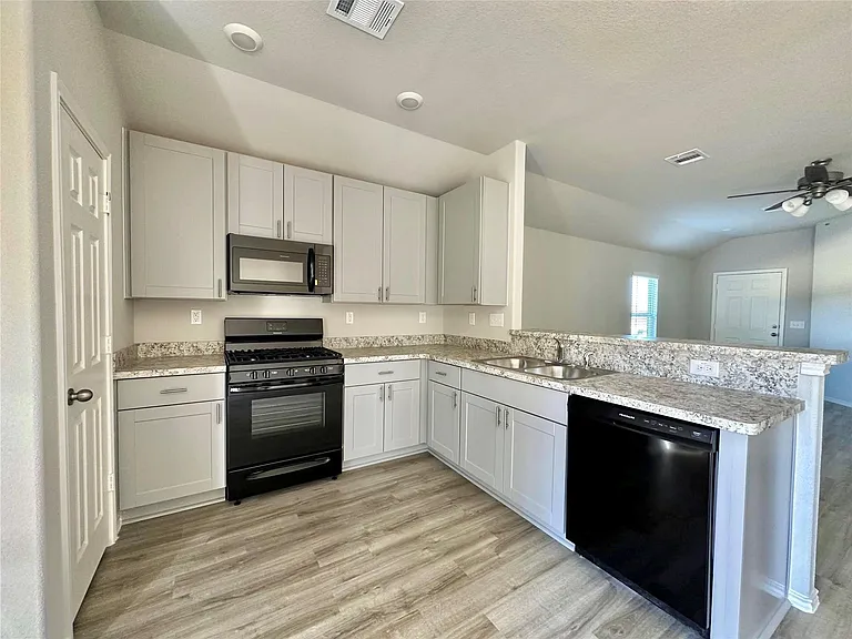 270 Cumberland Forest Dr — Photo 4