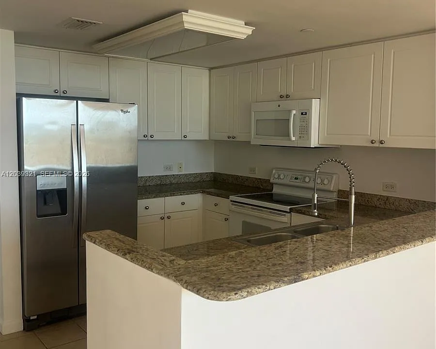 19501 W Country Club Dr #611
