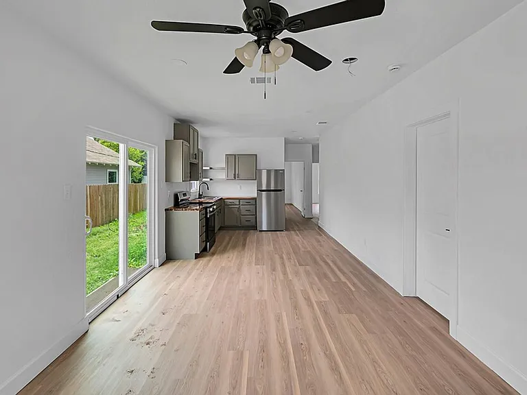 1818 Windsor Ave — Photo 4