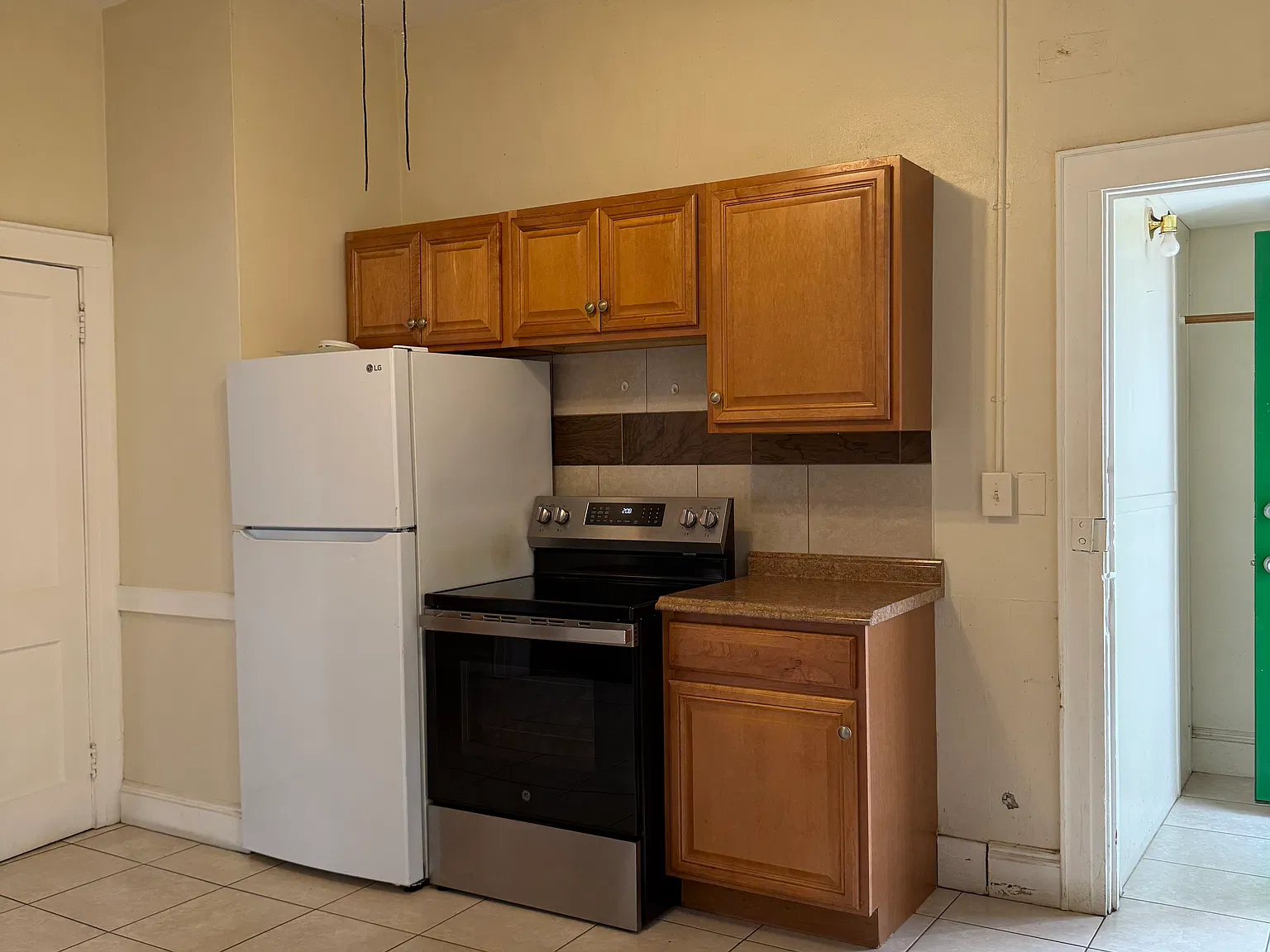 3 bed, 1100 sqft, $1,800 — Photo 3