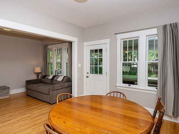 3rd image of 937 Dunlop Ave