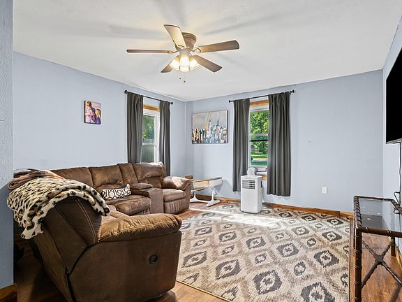 4th image of 201 Hendrix St