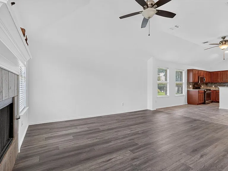 9324 Warren Dr — Photo 7