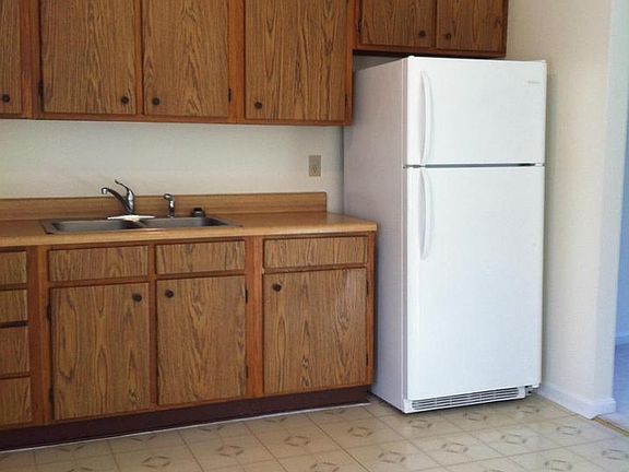 4th image of 5087 Macnamara Dr