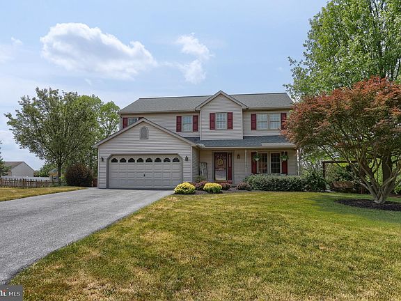 2nd image of 1832 Creston Dr