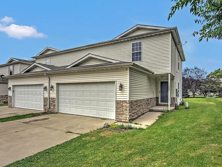 1200 Emma Ct — Photo 2