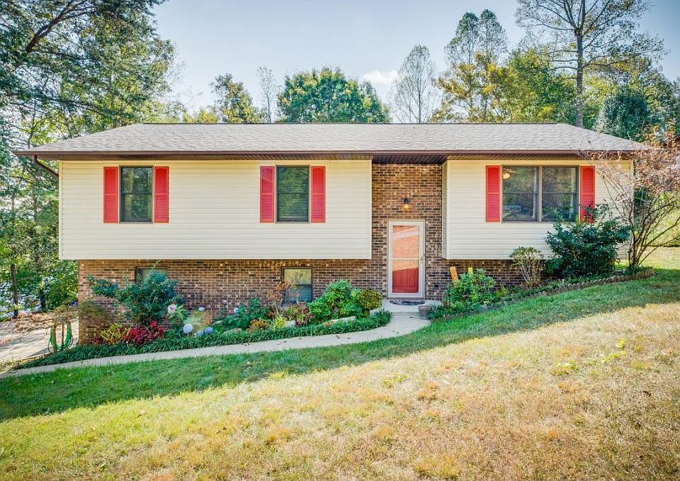 1st image of 803 Seven Oaks Dr