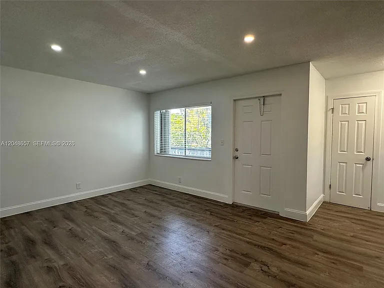 2401 NW 9th Ave #3 — Photo 9