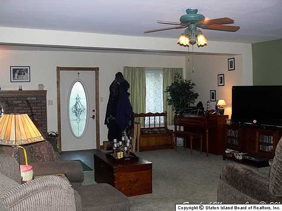 4th image of 653 Rockaway St