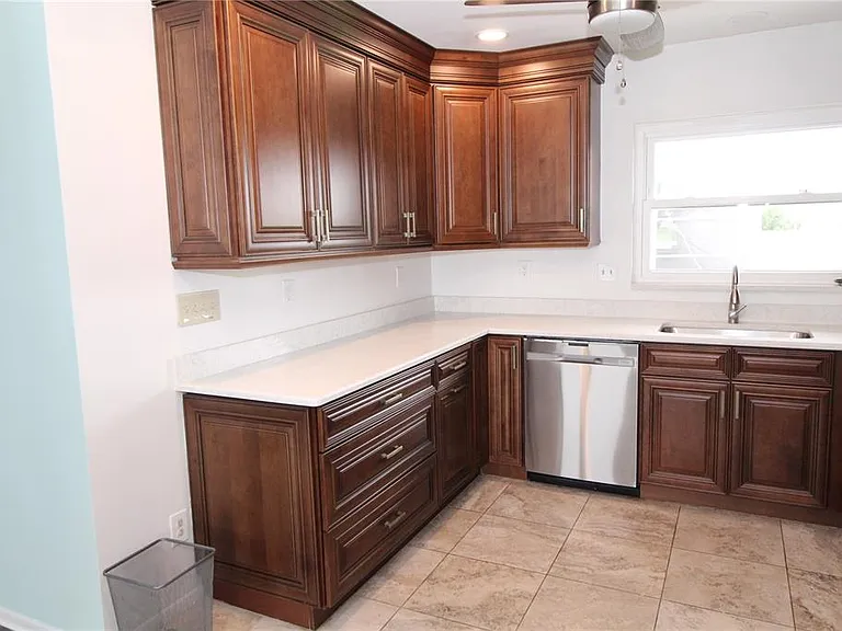 1104 Desert Hills Dr — Photo 6