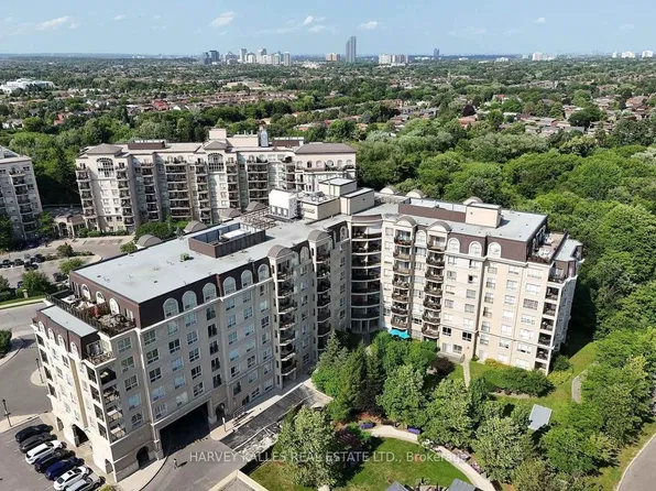 1 Maison Parc Ct #704, Vaughan, ON L4J 9K1