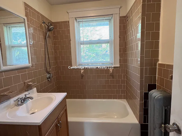 382 Beale St #2 — Photo 25