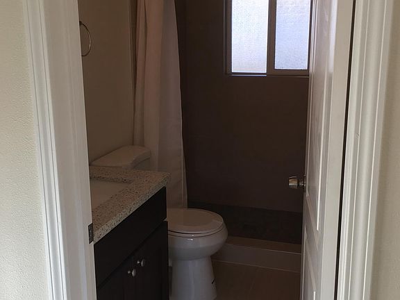 4th image of 296 N Oakland Ave APT 26