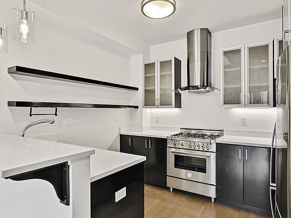 2nd image of 480 14th St APT 6