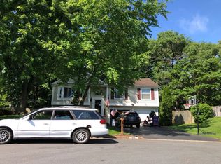 213 Trail Ct, Sterling, VA 20164