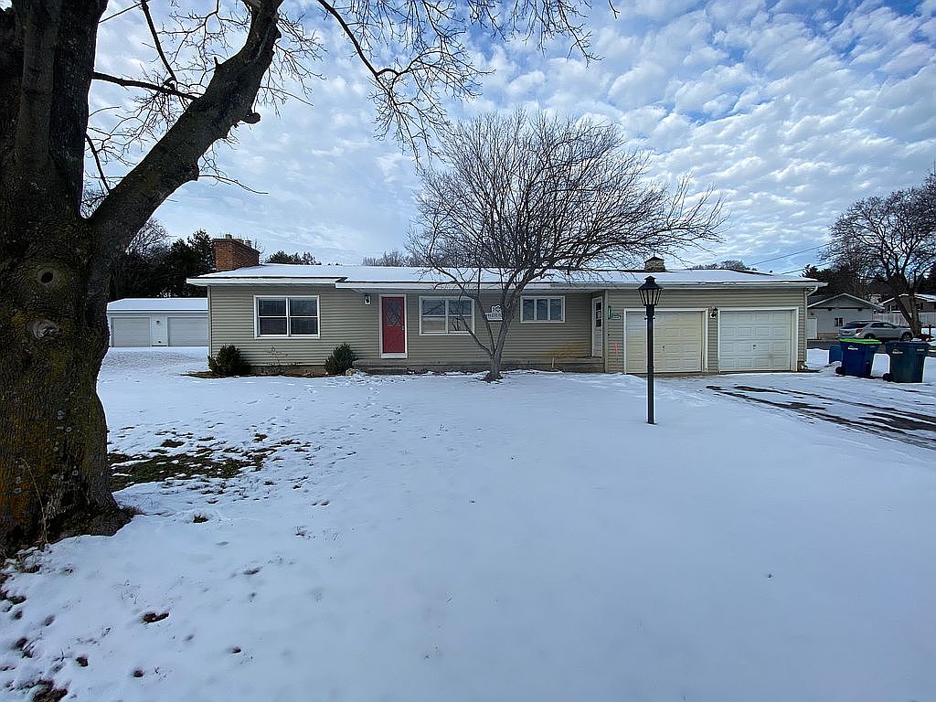 3891 Silver Lake Rd, Traverse City, MI 49684 | Zillow