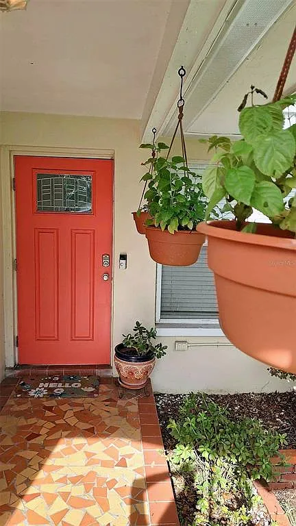 3 bed, 1.0 bath, 1462 sqft, $2,300 — Photo 2