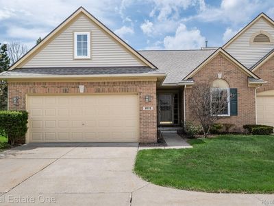 8113 Sutton Ct, White Lake, MI, 48386