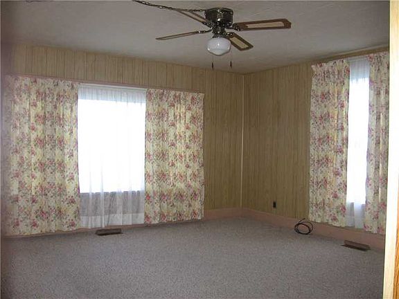 3rd image of 221 N Hannah St