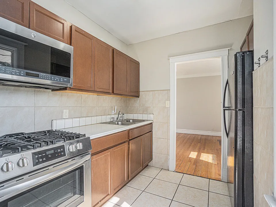 258 Capital Ave NE #6
