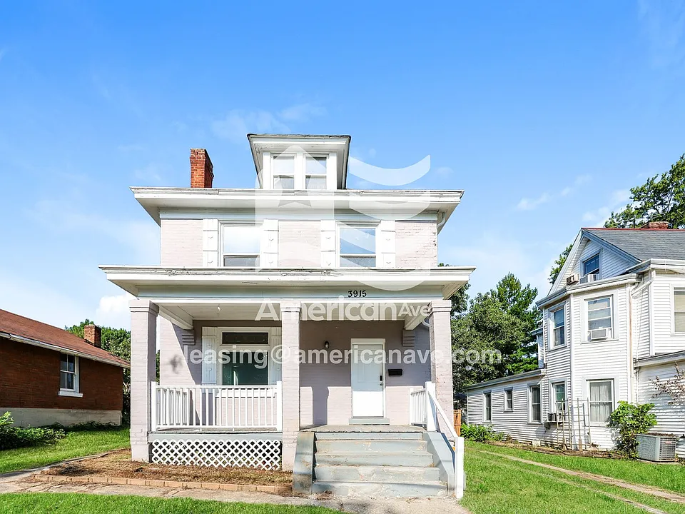 3915 Lovell Ave