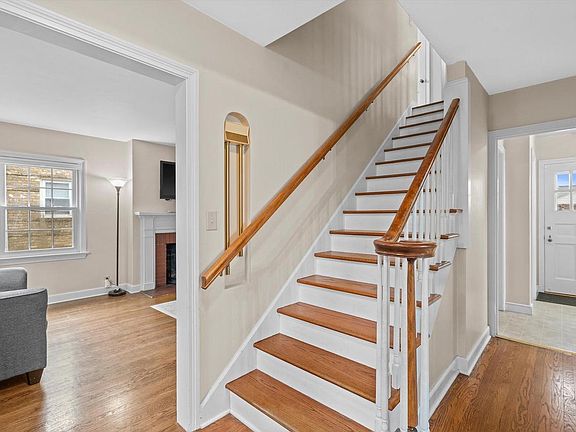 4th image of 722 Orchard STREET