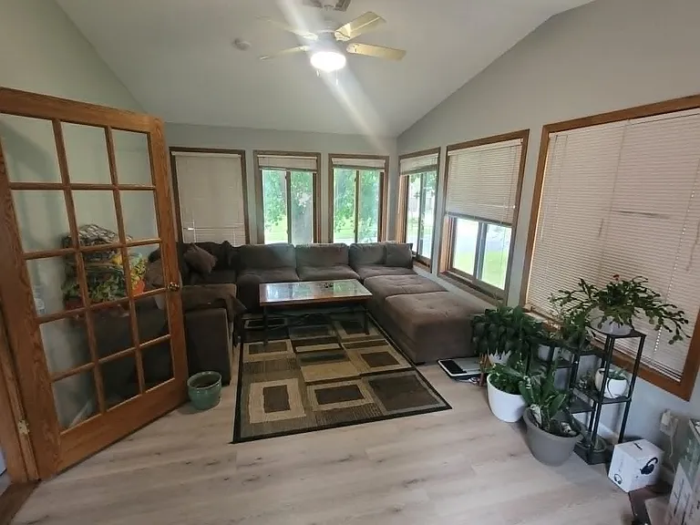 751 Lathrop Dr — Photo 8
