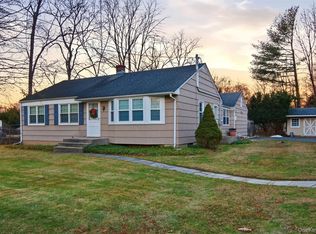 10 Catalpa Lane, Stony Brook, NY 11790