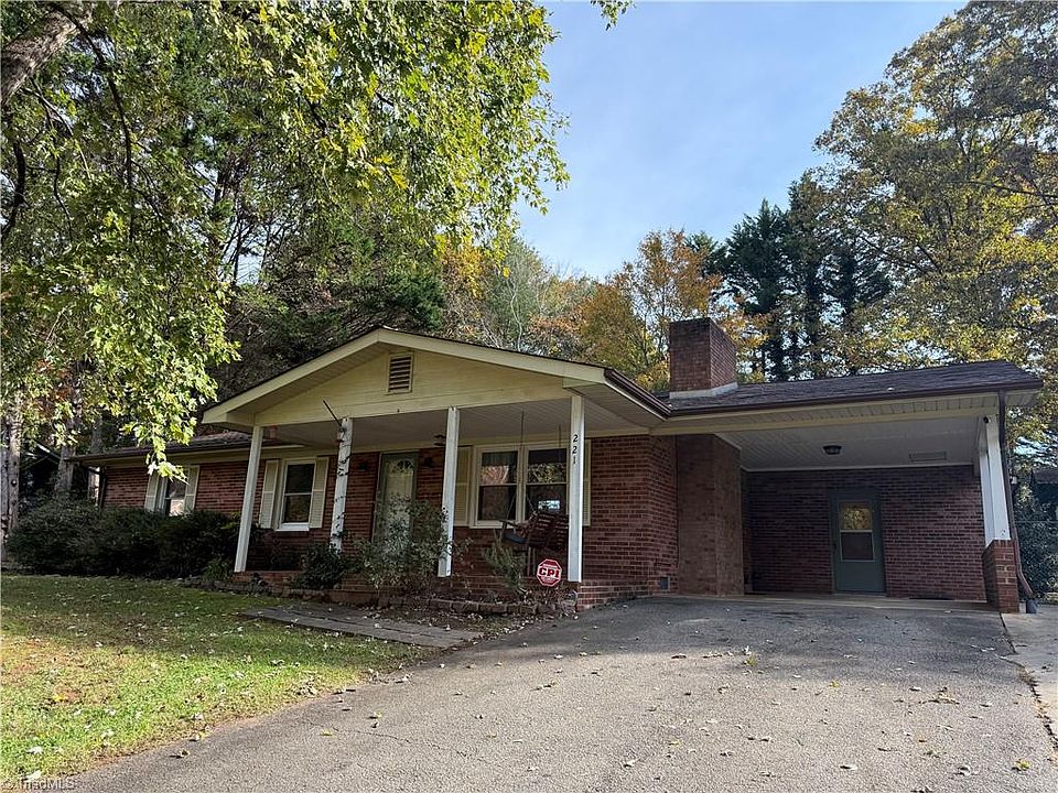 1st image of 221 Doncaster Dr