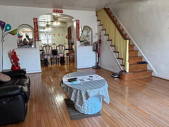 3rd image of 737 Marley Rd