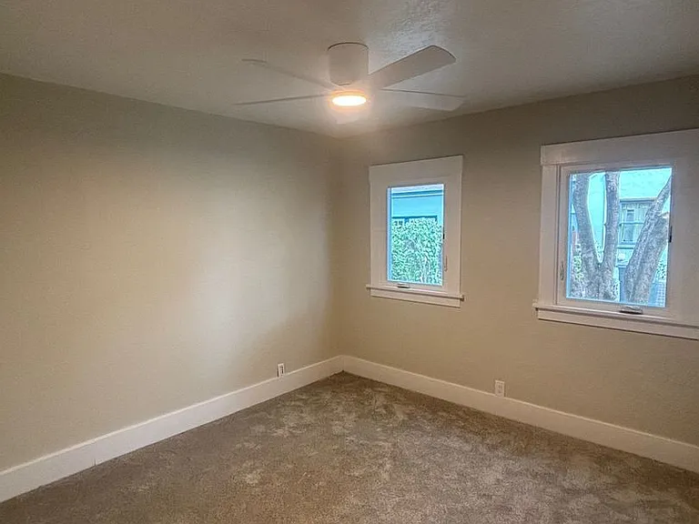915 Howard St — Photo 14
