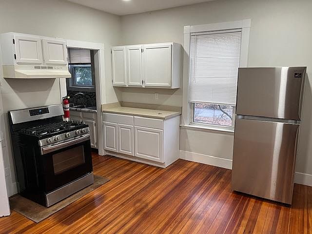 1st image of 75 Essex St #1