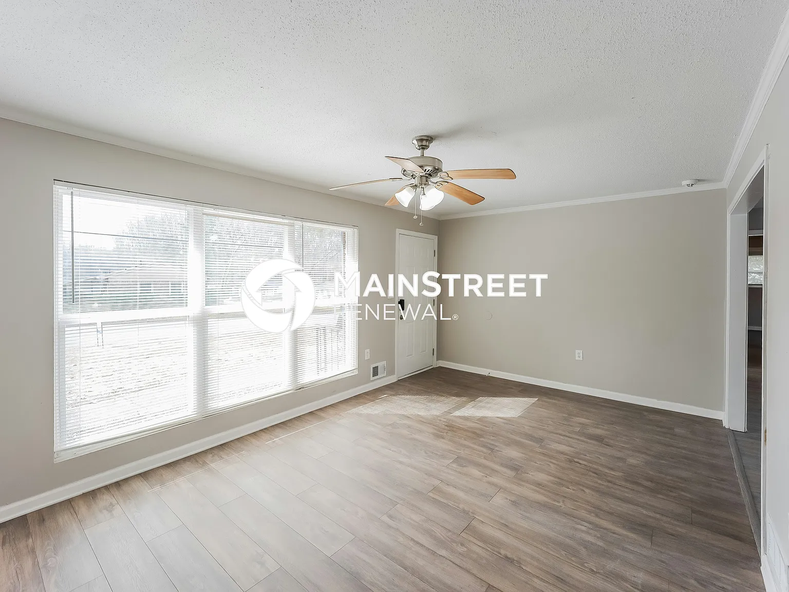 2073 Louis XIV Ln — Photo 3
