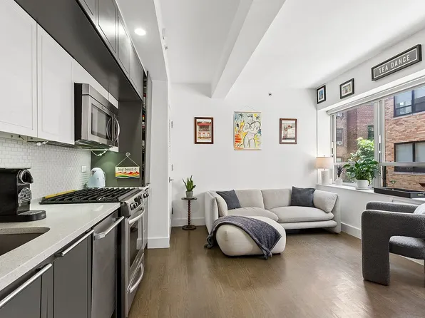 432 W 52nd St APT 4C, New York, NY 10019