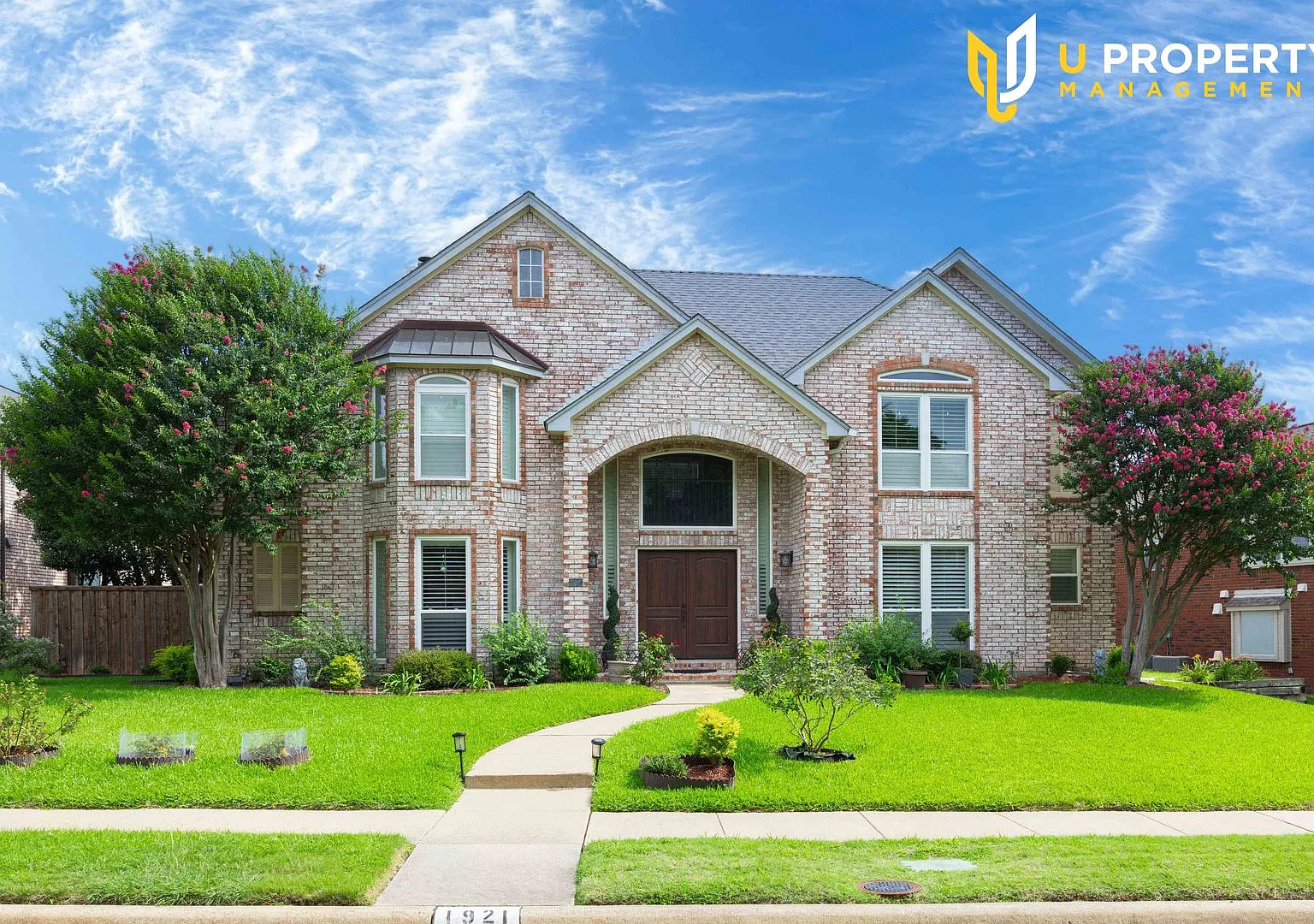 Beautiful Pool Home in Prime Plano Location Refrigerator Included! — Photo 1