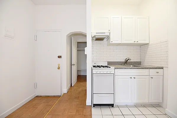 Rented by Buchbinder & Warren | media 1