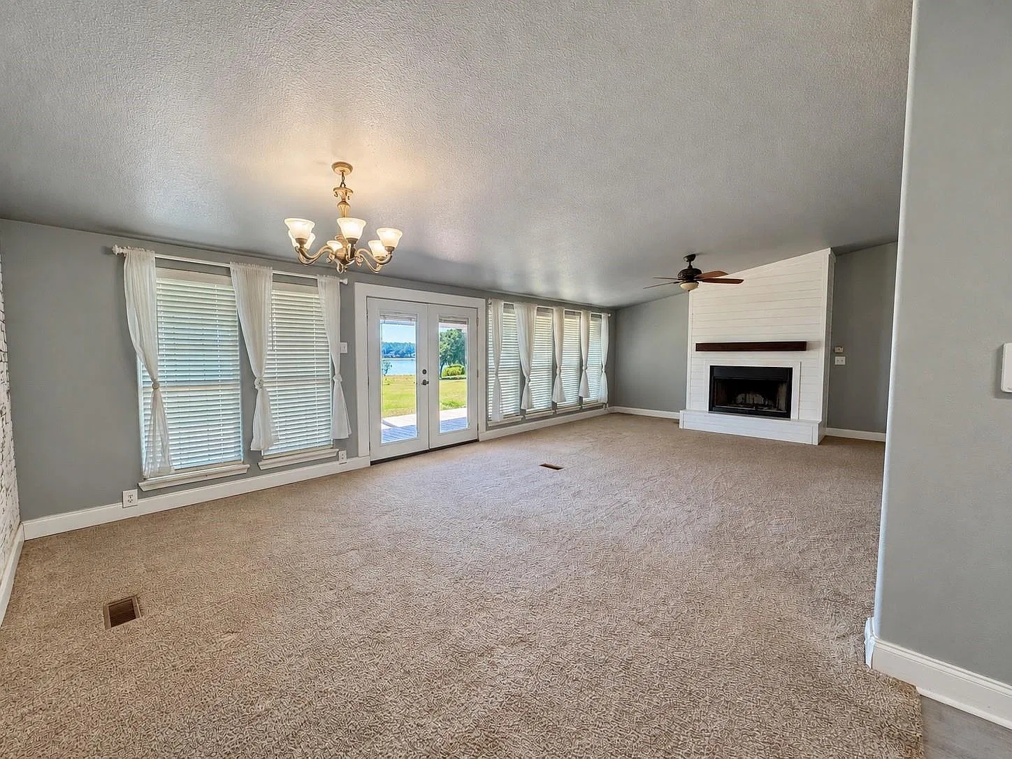 3 bed, 2.0 bath, 1920 sqft, $1,900 — Photo 4