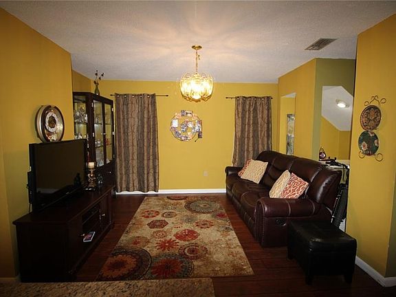 4th image of 7 Brandon Hall Dr