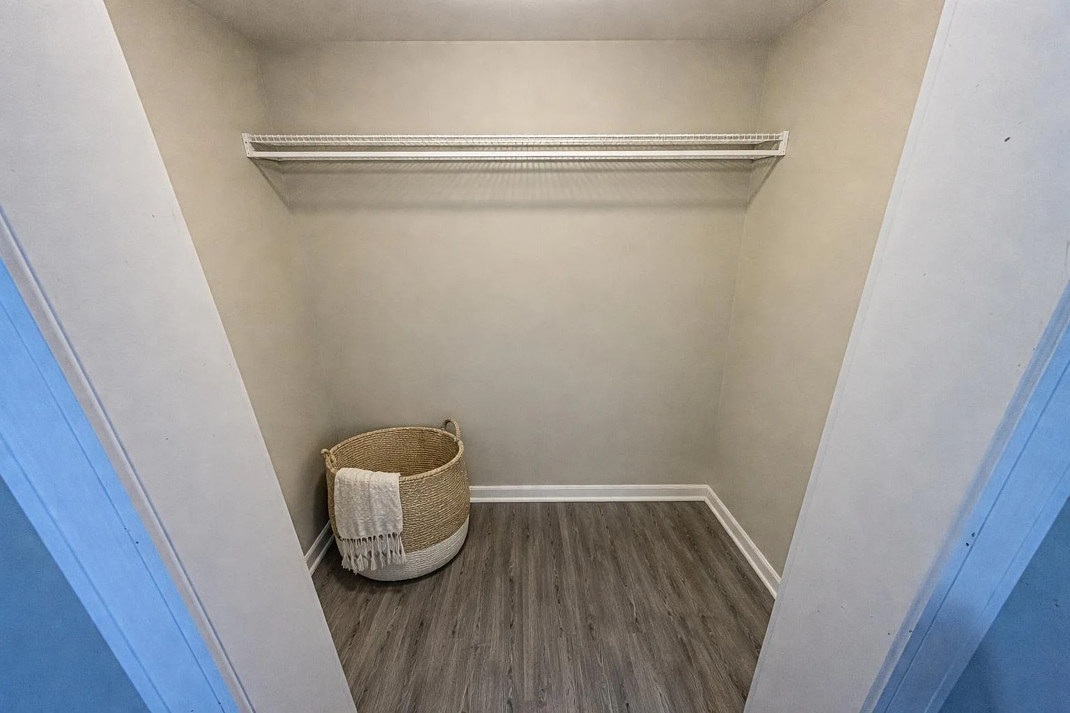 4 bed, 4.0 bath, 2200 sqft, $706 — Photo 2
