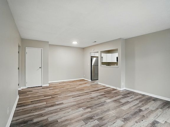 3rd image of 482 Pedretti Ave #2