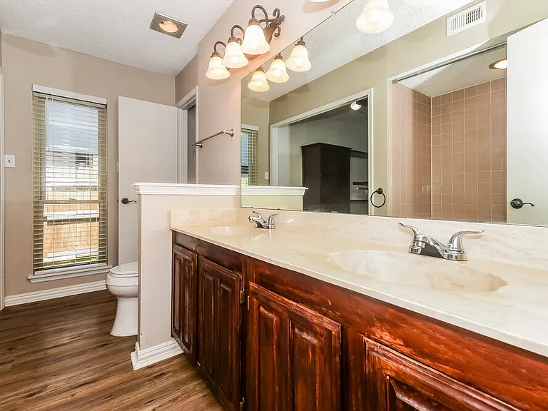 511 Rosewood Ln — Photo 12