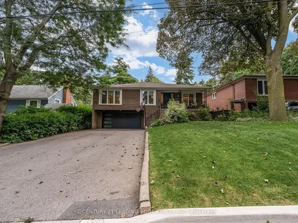 5 Mountbatten Rd, Toronto, ON M9P 1Y8